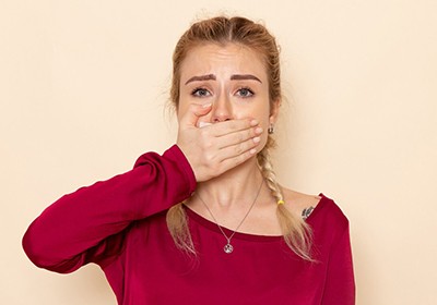 آروغ زدن زیاد؛ آیا نشانه‌ی سرطان معده است؟ + علت‌ها و راه حل‌ها